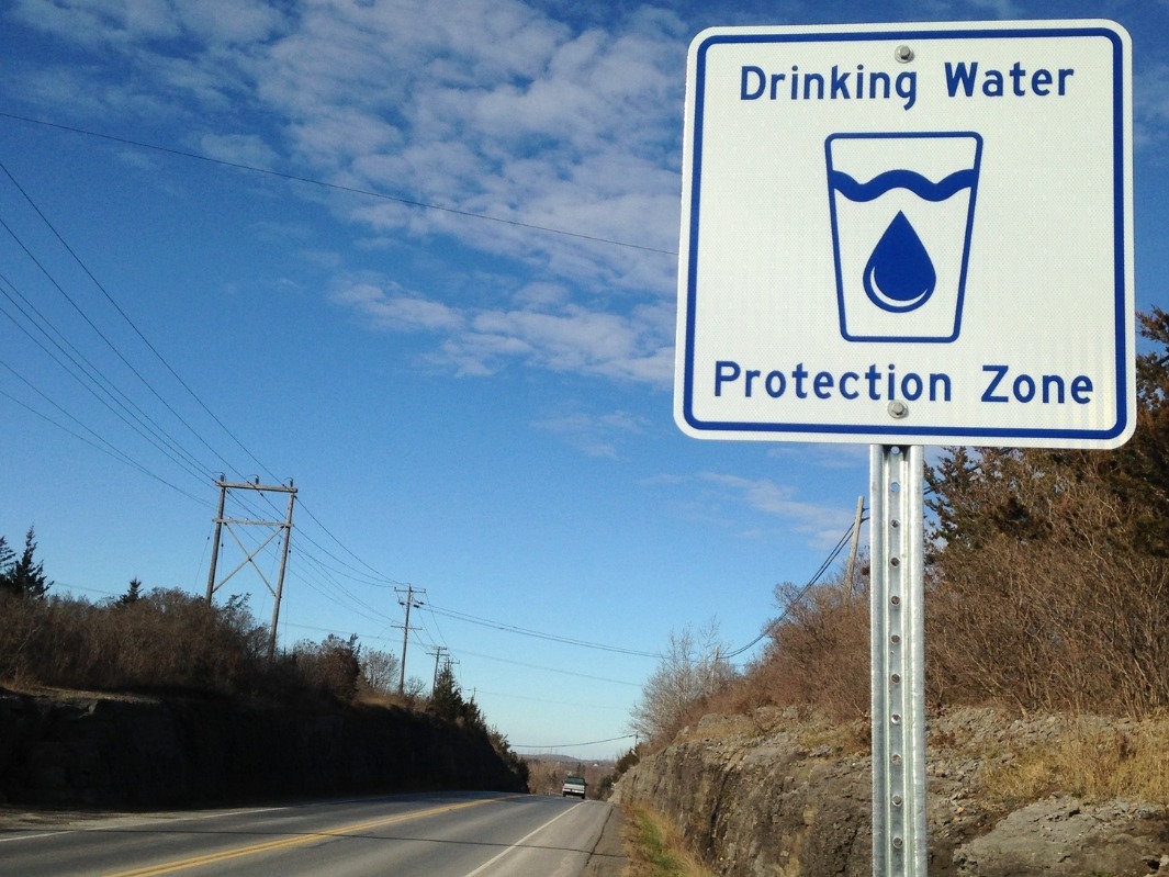 Drinking water source protection sign by road