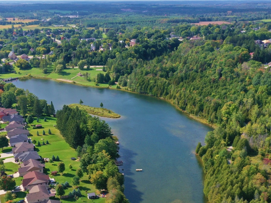 River with houses and trees beside it